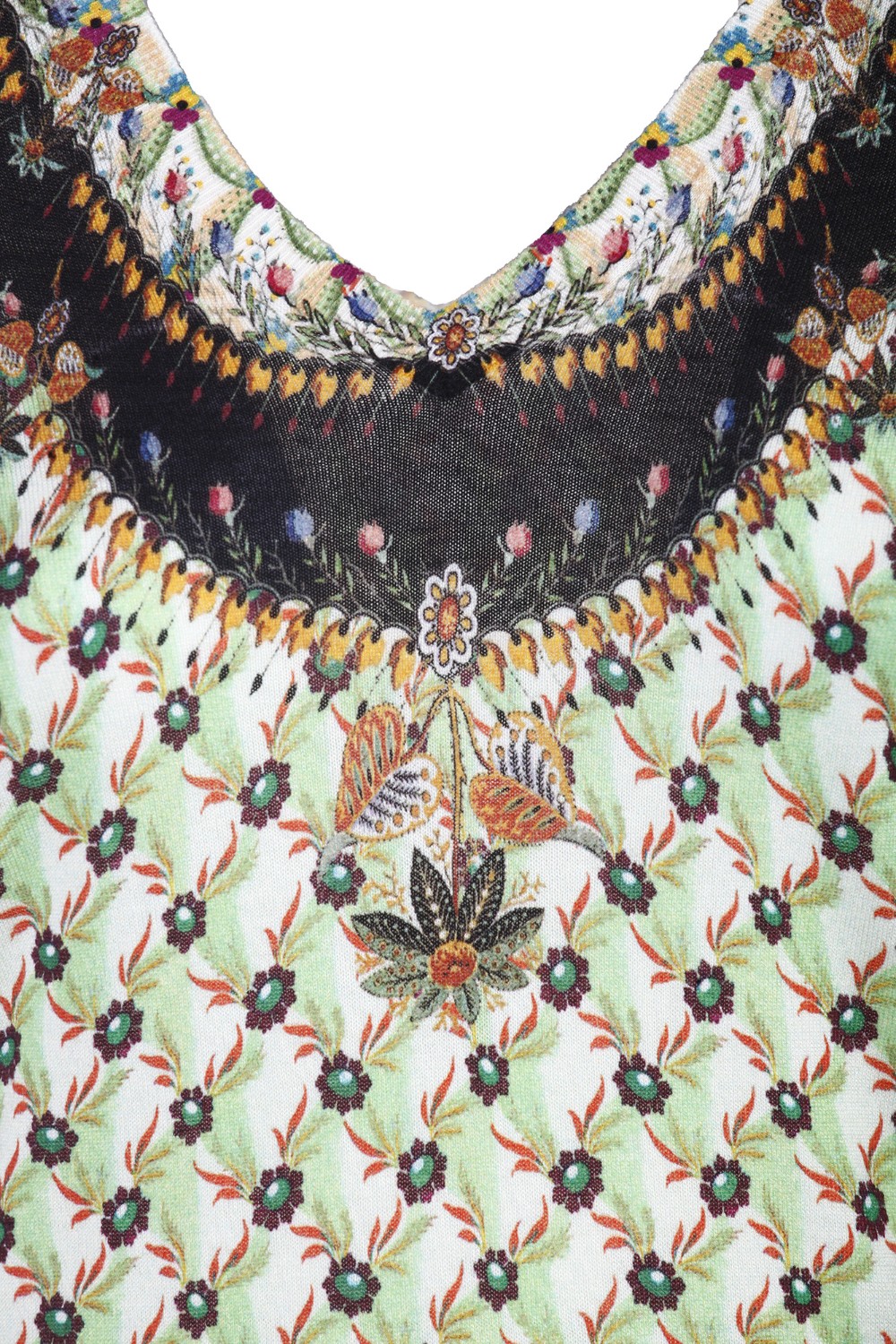 shop ETRO Saldi Pull: Etro maglia girocollo in cashmere.
Maglia in seta e cashmere con scollo a V impreziosita da una stampa floreale Floralia con bordatura ornamentale.
Vestibilità slim.
Scollo a V.
Collo, polsini e fondo a coste.
Composizione: 55% Seta 45% Cashmere.
Made in Italy.. 19659 9221-0500 number 2271268